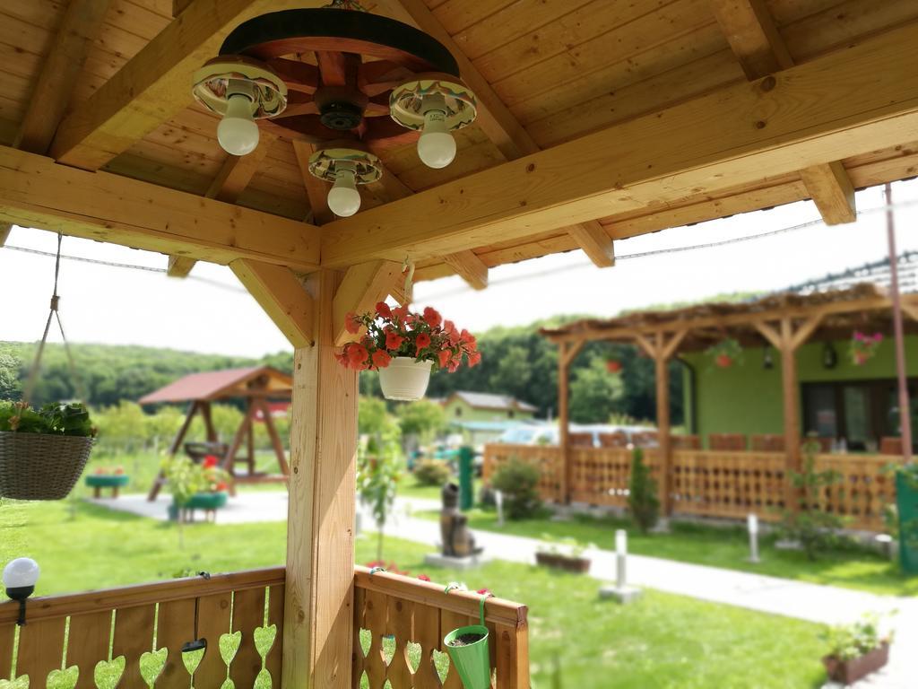 Agropensiunea Valea Fagilor Luncavita Exteriér fotografie